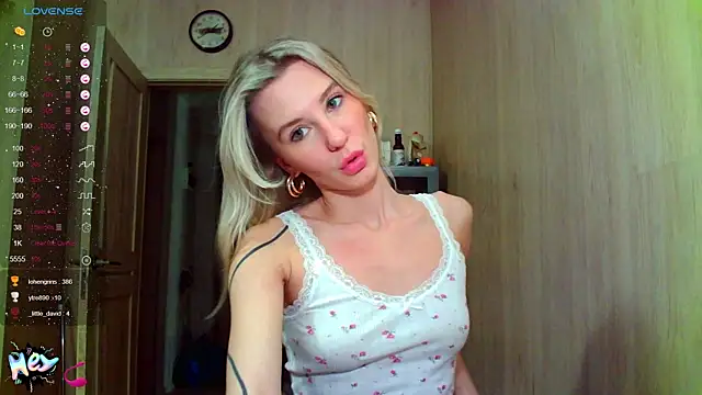 Snapshot of Caramel_piegirl chatting on January 9, 8:54 pm Caramel piegirl online show from January 9, 8:54 pm