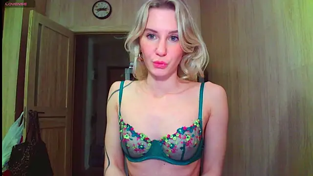 Snapshot of Caramel_piegirl chatting on January 13, 8:58 pm Caramel piegirl online show from January 13, 8:58 pm