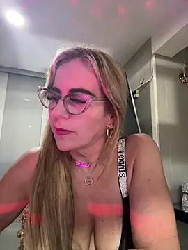 MISSLADYHONSON online show from October 5, 8:12 am