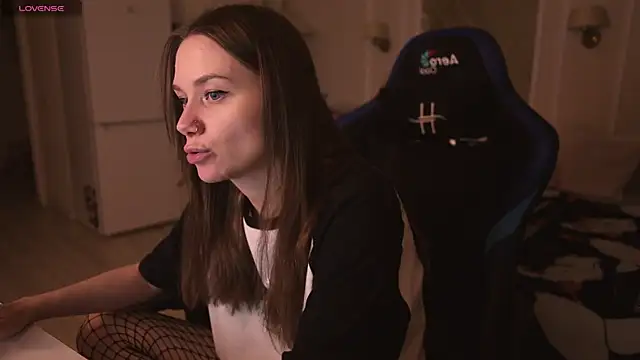 Snapshot of alexa_feels_ chatting on February 16, 6:43 pm alexa feels online show from February 16, 6:43 pm