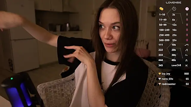 Snapshot of alexa_feels_ chatting on February 23, 6:45 pm alexa feels online show from February 23, 6:45 pm