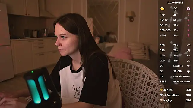 Snapshot of alexa_feels_ chatting on March 1, 9:59 pm alexa feels online show from March 1, 9:59 pm