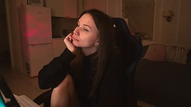 Snapshot of alexa_feels_ chatting on March 2, 7:34 pm alexa feels online show from March 2, 7:34 pm