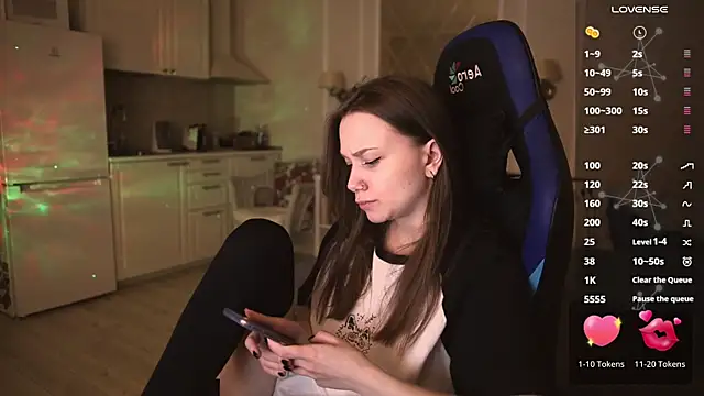 Snapshot of alexa_feels_ chatting on March 13, 9:48 pm alexa feels online show from March 13, 9:48 pm