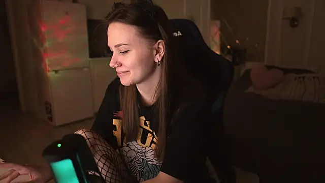 Snapshot of alexa_feels_ chatting on March 15, 6:43 pm alexa feels online show from March 15, 6:43 pm