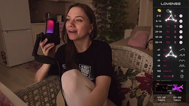 Snapshot of alexa_feels_ chatting on October 5, 6:50 pm alexa feels online show from October 5, 6:50 pm