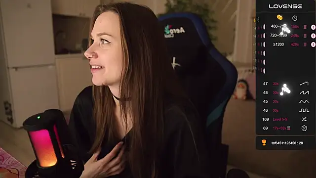 Snapshot of alexa_feels_ chatting on October 12, 4:17 pm alexa feels online show from October 12, 4:17 pm