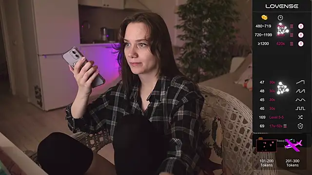 Snapshot of alexa_feels_ chatting on October 17, 3:58 pm alexa feels online show from October 17, 3:58 pm