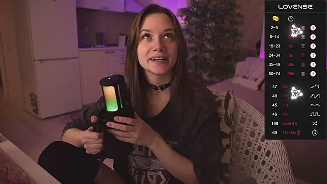 Snapshot of alexa_feels_ chatting on November 7, 4:07 pm alexa feels online show from November 7, 4:07 pm