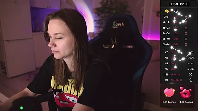 Snapshot of alexa_feels_ chatting on November 9, 4:05 pm alexa feels online show from November 9, 4:05 pm