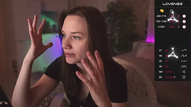 Snapshot of alexa_feels_ chatting on November 13, 4:06 pm alexa feels online show from November 13, 4:06 pm