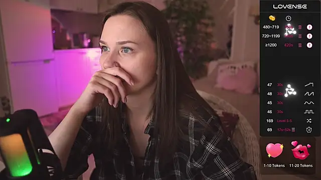 Snapshot of alexa_feels_ chatting on November 14, 5:22 pm alexa feels online show from November 14, 5:22 pm