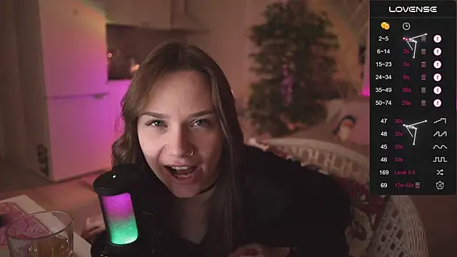 Snapshot of alexa_feels_ chatting on November 20, 4:07 pm alexa feels online show from November 20, 4:07 pm