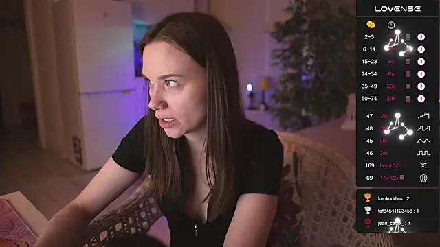 Snapshot of alexa_feels_ chatting on November 21, 5:11 pm alexa feels online show from November 21, 5:11 pm