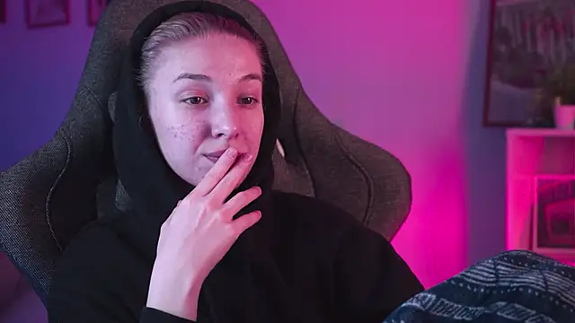 PhilippaAdamas online show from February 23, 2:51 am