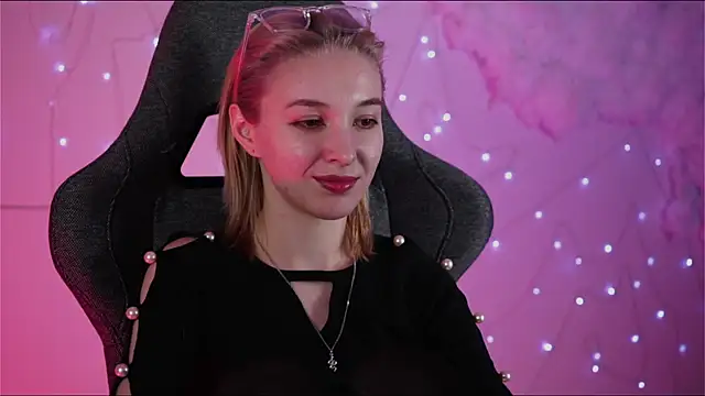 PhilippaAdamas online show from February 27, 5:45 am