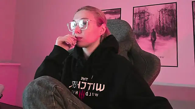 PhilippaAdamas online show from March 1, 5:42 am