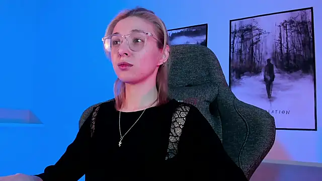 PhilippaAdamas online show from March 6, 2:41 am