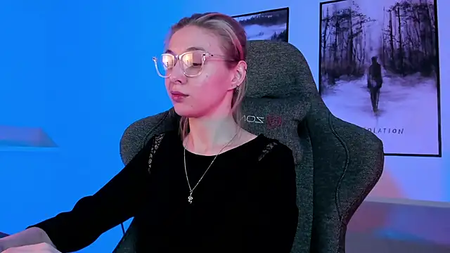 PhilippaAdamas online show from March 6, 5:46 am