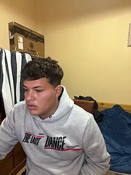 Snapshot of kjccuboy2000 chatting on February 6, 10:32 pm kjccuboy2000 online show from February 6, 10:32 pm