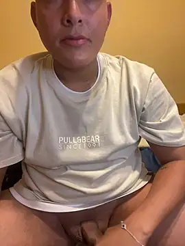 Snapshot of kjccuboy2000 chatting on February 8, 12:17 am kjccuboy2000 online show from February 8, 12:17 am