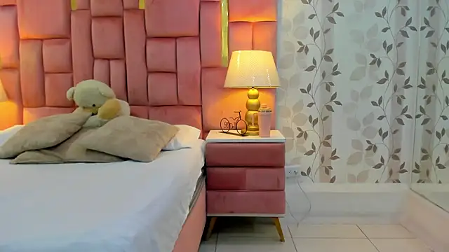 ArianaFranco online show from April 7, 1:11 pm