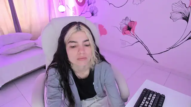 Snapshot of Isabela_Fiorelli chatting on September 15, 1:33 pm Isabela Fiorelli online show from September 15, 1:33 pm