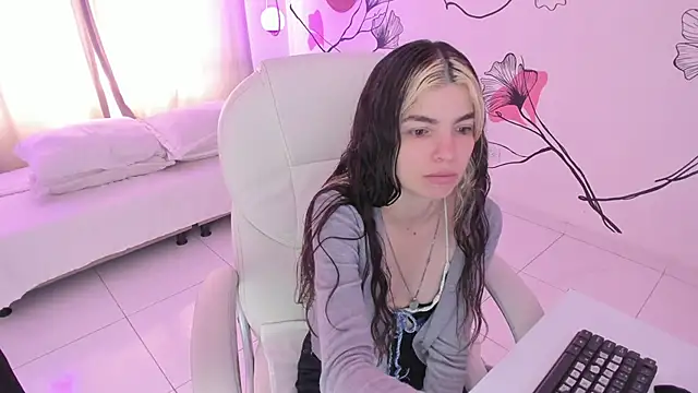 Snapshot of Isabela_Fiorelli chatting on September 16, 1:45 pm Isabela Fiorelli online show from September 16, 1:45 pm