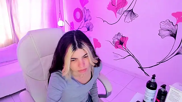 Snapshot of Isabela_Fiorelli chatting on November 10, 12:37 pm Isabela Fiorelli online show from November 10, 12:37 pm