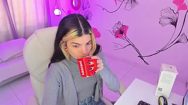 Snapshot of Isabela_Fiorelli chatting on November 21, 1:32 pm Isabela Fiorelli online show from November 21, 1:32 pm