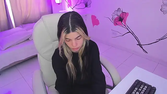 Snapshot of Isabela_Fiorelli chatting on November 24, 1:33 pm Isabela Fiorelli online show from November 24, 1:33 pm