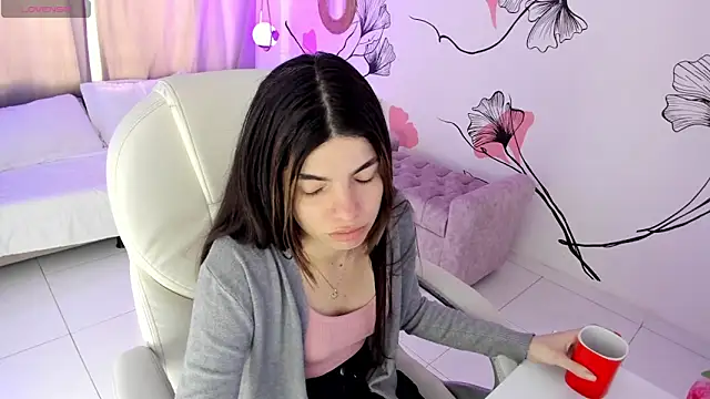 Isabela Fiorelli online show from February 23, 1:30 pm