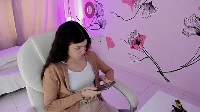 Isabela Fiorelli online show from April 17, 1:36 pm