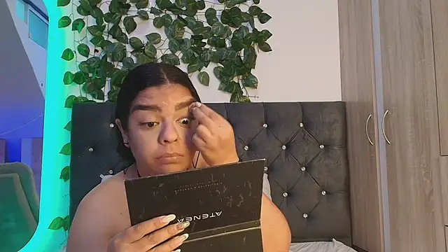 Snapshot of lauravince chatting on June 13, 9:24 pm lauravince online show from June 13, 9:24 pm