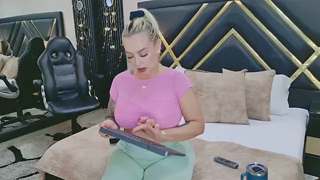 SophieWinsloow online show from April 14, 12:22 pm