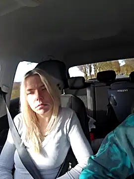 ademandjulia online show from November 13, 11:20 am