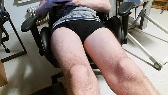 ademandjulia online show from February 16, 9:33 pm