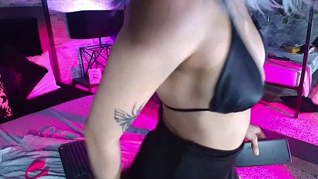 Snapshot of Hellen_Hell_ chatting on March 13, 7:39 pm Hellen Hell online show from March 13, 7:39 pm