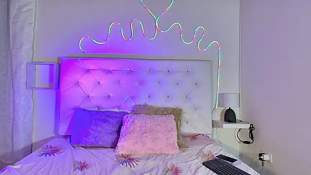 Snapshot of ariana_smiith chatting on February 20, 9:31 pm ariana smiith online show from February 20, 9:31 pm