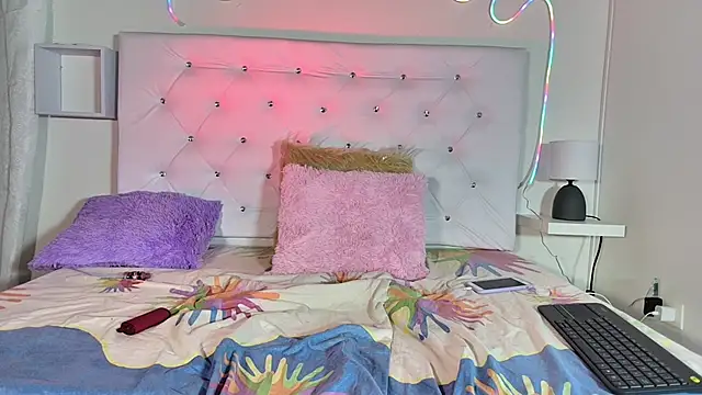 Snapshot of ariana_smiith chatting on February 24, 10:25 pm ariana smiith online show from February 24, 10:25 pm