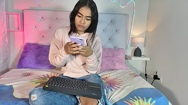 Snapshot of ariana_smiith chatting on March 1, 1:18 pm ariana smiith online show from March 1, 1:18 pm