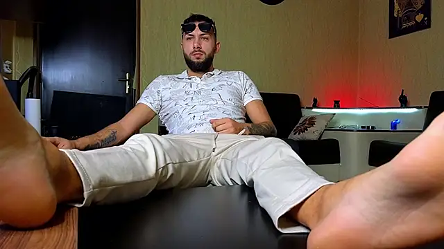 Snapshot of JamieNoxus chatting on October 15, 5:18 am JamieNoxus online show from October 15, 5:18 am