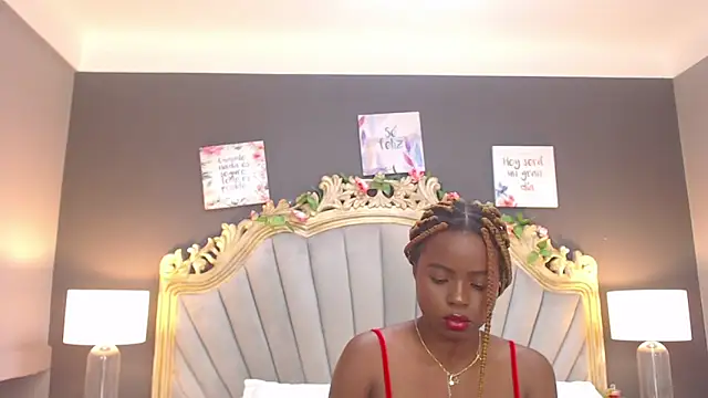 Snapshot of LindaBird chatting on February 13, 8:55 pm LindaBird online show from February 13, 8:55 pm