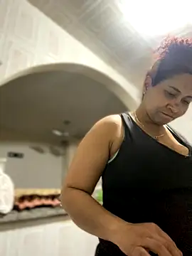 Snapshot of Carola-Ross chatting on October 17, 6:43 pm Carola-Ross online show from October 17, 6:43 pm