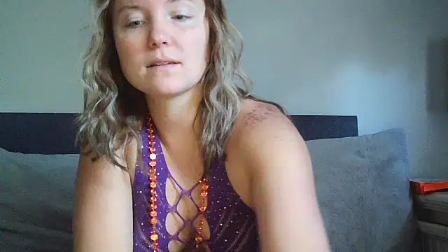 Snapshot of sexiirose22 chatting on October 31, 4:19 pm sexiirose22 online show from October 31, 4:19 pm