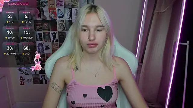 EvelinaLuu online show from November 18, 1:22 am