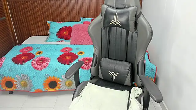 Holly 22 online show from March 17, 12:04 pm