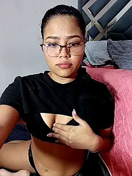 Snapshot of anahi_evans19 chatting on November 22, 9:25 pm anahi evans19 online show from November 22, 9:25 pm