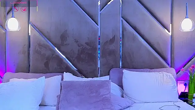 Snapshot of Lellie__ chatting on October 3, 4:15 pm Lellie online show from October 3, 4:15 pm