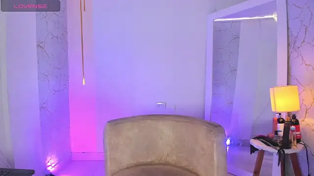 Emylyjonhs online show from April 16, 9:26 pm